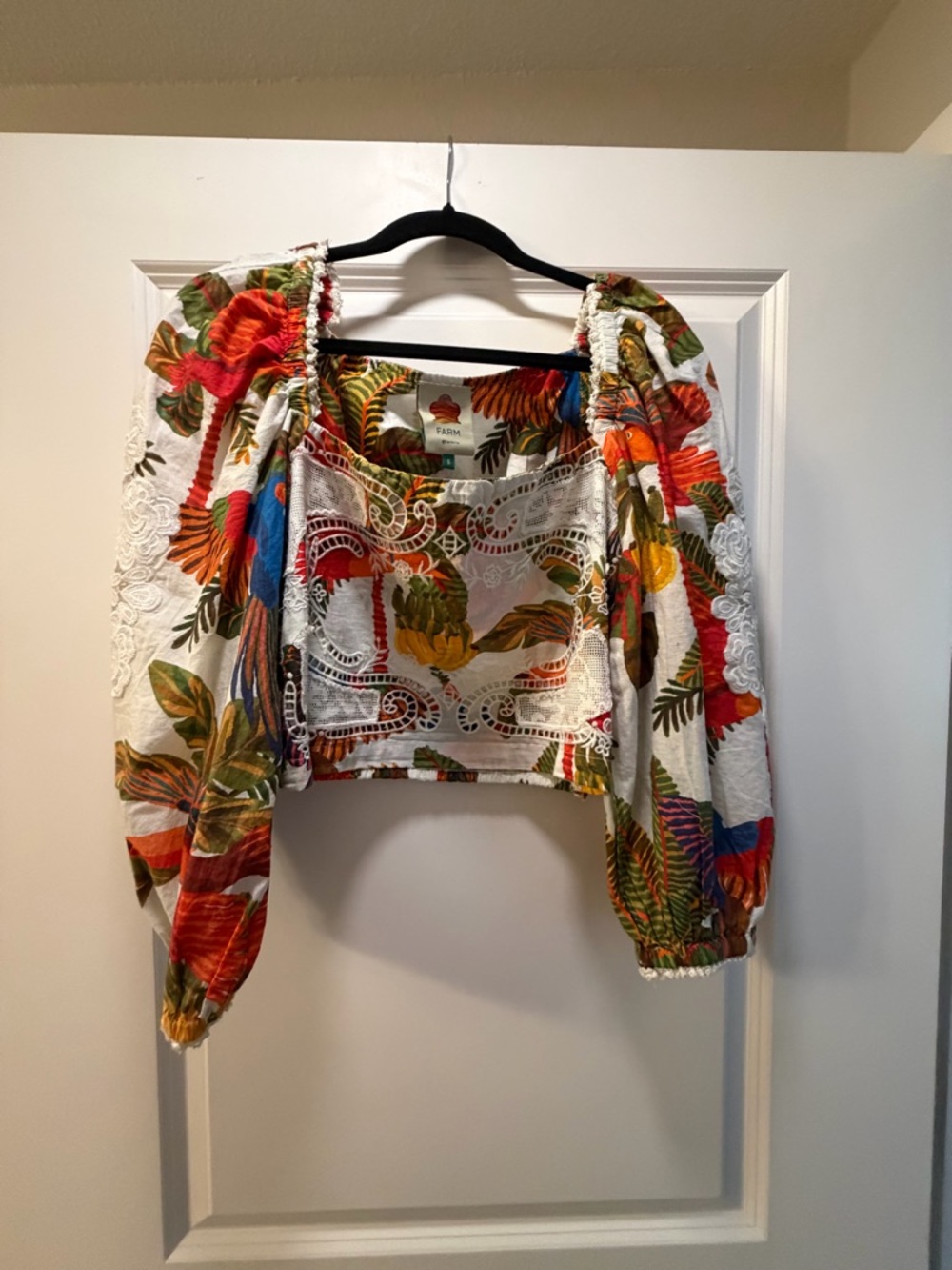 FARM Rio White Tropical Lace-Panel Puff Sleeve Crop Top
